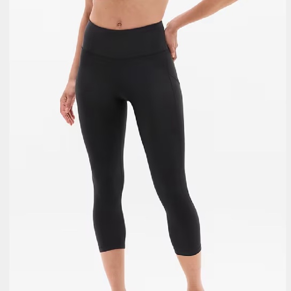 Athleta Pants - Athleta Interval Stash High-Rise Capri Athletic Leggings Black Size Small
